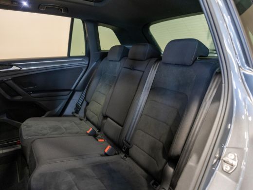 Volkswagen Tiguan 1.5 TSI ACT R-Line / 150pk / Panorama dak / Trekhaak / Achteruitrij camera / NAP / Dealer onderho... ActivLease financial lease