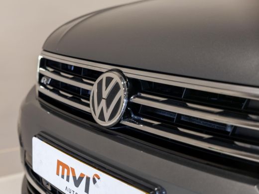 Volkswagen Tiguan 1.5 TSI ACT R-Line / 150pk / Panorama dak / Trekhaak / Achteruitrij camera / NAP / Dealer onderho... ActivLease financial lease