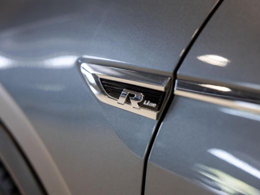 Volkswagen Tiguan 1.5 TSI ACT R-Line / 150pk / Panorama dak / Trekhaak / Achteruitrij camera / NAP / Dealer onderho... ActivLease financial lease