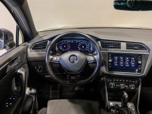 Volkswagen Tiguan 1.5 TSI ACT R-Line / 150pk / Panorama dak / Trekhaak / Achteruitrij camera / NAP / Dealer onderho... ActivLease financial lease