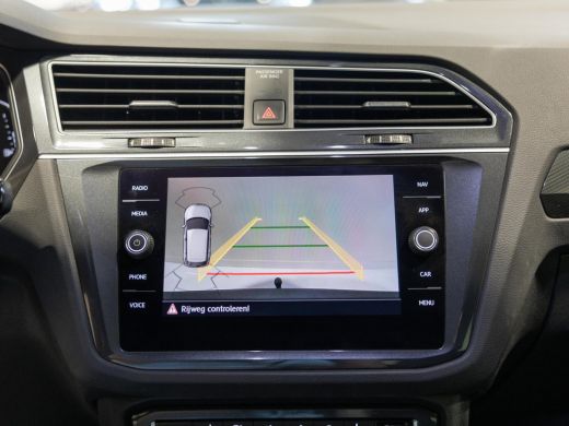 Volkswagen Tiguan 1.5 TSI ACT R-Line / 150pk / Panorama dak / Trekhaak / Achteruitrij camera / NAP / Dealer onderho... ActivLease financial lease