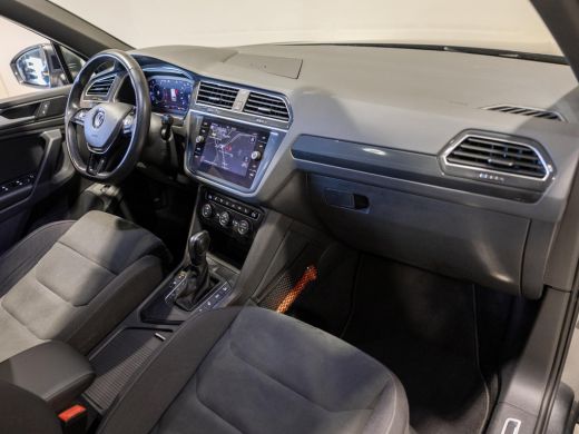 Volkswagen Tiguan 1.5 TSI ACT R-Line / 150pk / Panorama dak / Trekhaak / Achteruitrij camera / NAP / Dealer onderho... ActivLease financial lease
