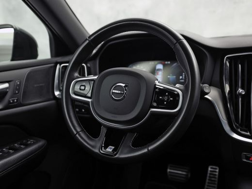 Volvo  V60 2.0 T6 Twin Engine AWD R-Design 340Pk Automaat (PANORAMADAK, APPLE CARPLAY, HARMAN/KARDON, CAMERA... ActivLease financial lease