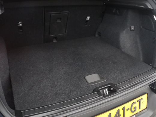 Volvo  XC40 | SOH 87,6% | Panoramadak | Trekhaak | Leder | Stuur/stoel verwarming | Harman/kardon | Adaptive ... ActivLease financial lease