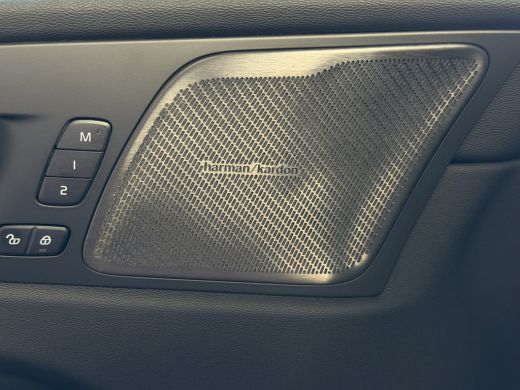 Volvo  XC60 2.0 T8 455PK AWD PLUS DARK NIEUWE AUTO HARMAN KARDON 360.CAM STOEL/STUUR VERW LEER vapour grey ActivLease financial lease