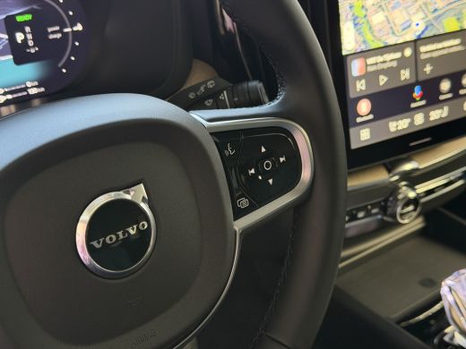 Volvo  XC60 2.0 T8 455PK AWD PLUS DARK NIEUWE AUTO HARMAN KARDON 360.CAM STOEL/STUUR VERW LEER vapour grey ActivLease financial lease