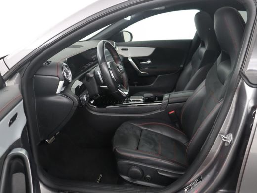 Mercedes-Benz CLA Shooting Brake 180 Business Solution AMG | Pano. Dak | Trekhaak | LED | Sfeerverlichting | Stoelv... ActivLease financial lease