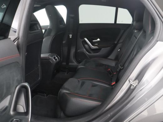 Mercedes-Benz CLA Shooting Brake 180 Business Solution AMG | Pano. Dak | Trekhaak | LED | Sfeerverlichting | Stoelv... ActivLease financial lease
