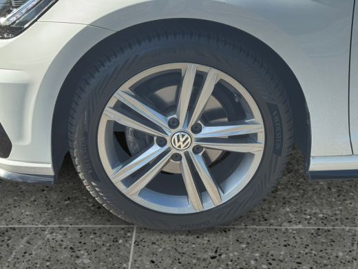 Volkswagen Golf 1.5 150pk TSI Highline Business R Achteruitrijcamera (Rear View) | Parkeersensoren voor & achter ... ActivLease financial lease