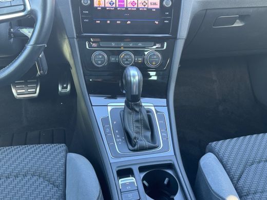 Volkswagen Golf 1.5 150pk TSI Highline Business R Achteruitrijcamera (Rear View) | Parkeersensoren voor & achter ... ActivLease financial lease