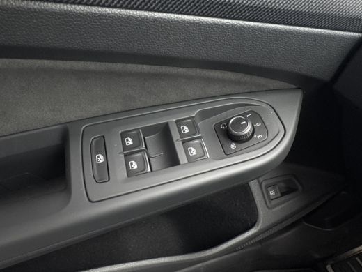 Volkswagen Golf GTE 1.5 272PK DSG HYBRID GTE-SPORT 360&deg;CAMERA/NAVI/HEAD-UP!/CARPLAY ActivLease financial lease