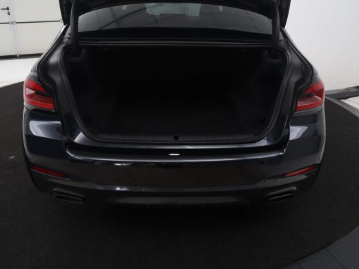 BMW 5 Serie 520i M-Sport | Leder | Stoelverwarming | Cruise control | Camera | Park assist | Navigatie | Carp... ActivLease financial lease