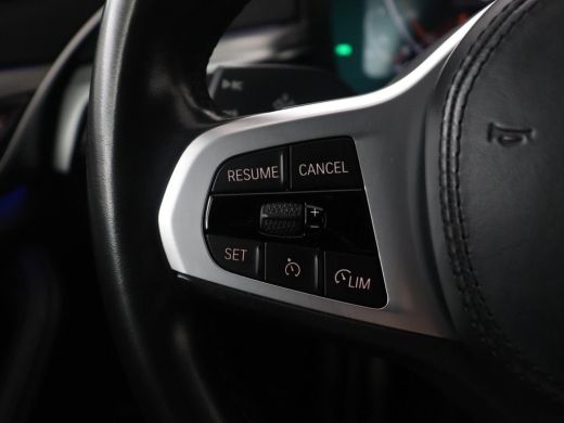 BMW 5 Serie 520i M-Sport | Leder | Stoelverwarming | Cruise control | Camera | Park assist | Navigatie | Carp... ActivLease financial lease