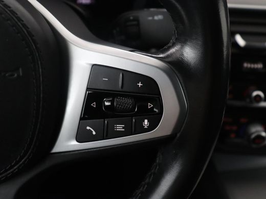 BMW 5 Serie 520i M-Sport | Leder | Stoelverwarming | Cruise control | Camera | Park assist | Navigatie | Carp... ActivLease financial lease