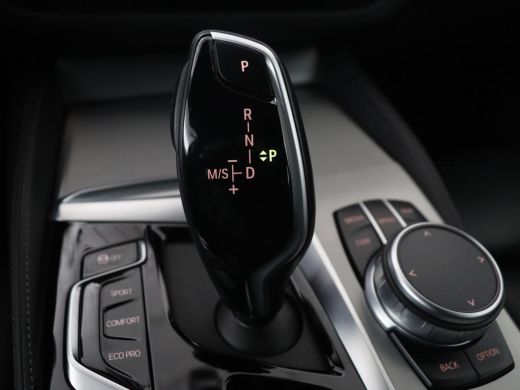 BMW 5 Serie 520i M-Sport | Leder | Stoelverwarming | Cruise control | Camera | Park assist | Navigatie | Carp... ActivLease financial lease