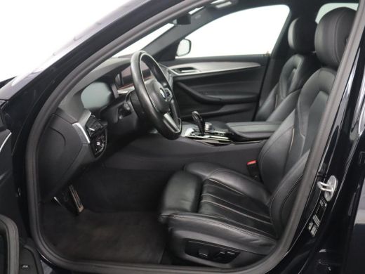 BMW 5 Serie 520i M-Sport | Leder | Stoelverwarming | Cruise control | Camera | Park assist | Navigatie | Carp... ActivLease financial lease