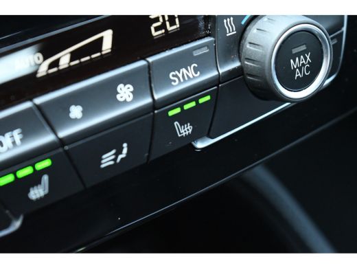 BMW X1 xDrive25e 220pk M-Sport 19inch Leder Stuurverw LED El-klep DAB BTW-auto! ActivLease financial lease