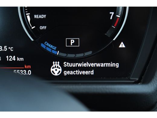 BMW X1 xDrive25e 220pk M-Sport 19inch Leder Stuurverw LED El-klep DAB BTW-auto! ActivLease financial lease