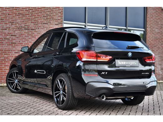 BMW X1 xDrive25e 220pk M-Sport 19inch Leder Stuurverw LED El-klep DAB BTW-auto! ActivLease financial lease