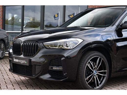 BMW X1 xDrive25e 220pk M-Sport 19inch Leder Stuurverw LED El-klep DAB BTW-auto! ActivLease financial lease