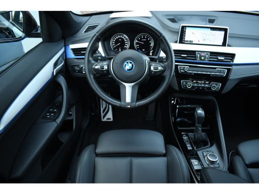 BMW X1 xDrive25e 220pk M-Sport 19inch Leder Stuurverw LED El-klep DAB BTW-auto! ActivLease financial lease