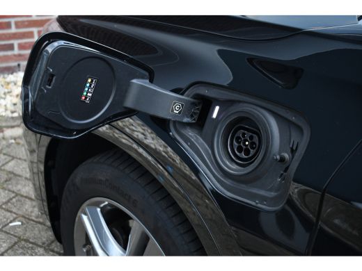 BMW X1 xDrive25e 220pk M-Sport 19inch Leder Stuurverw LED El-klep DAB BTW-auto! ActivLease financial lease
