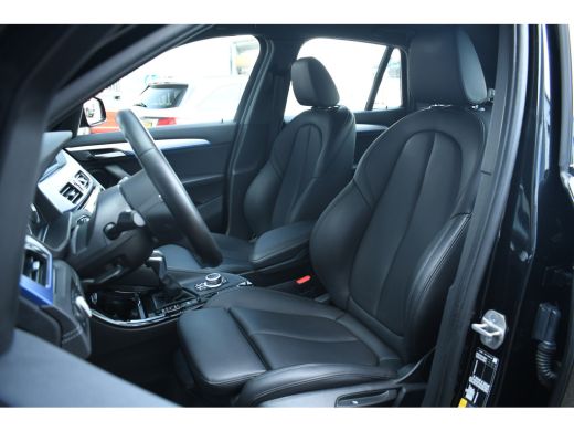 BMW X1 xDrive25e 220pk M-Sport 19inch Leder Stuurverw LED El-klep DAB BTW-auto! ActivLease financial lease