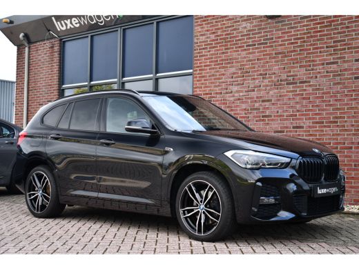 BMW X1 xDrive25e 220pk M-Sport 19inch Leder Stuurverw LED El-klep DAB BTW-auto! ActivLease financial lease