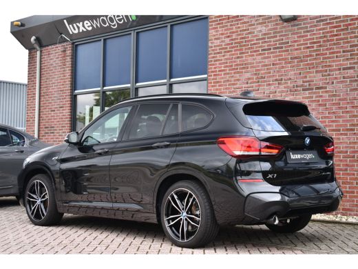 BMW X1 xDrive25e 220pk M-Sport 19inch Leder Stuurverw LED El-klep DAB BTW-auto! ActivLease financial lease