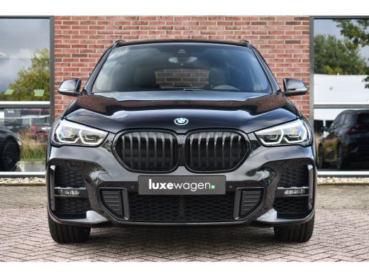 BMW X1 xDrive25e 220pk M-Sport 19inch Leder Stuurverw LED El-klep DAB BTW-auto! ActivLease financial lease