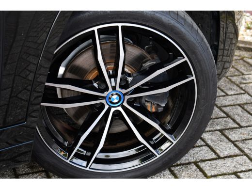 BMW X1 xDrive25e 220pk M-Sport 19inch Leder Stuurverw LED El-klep DAB BTW-auto! ActivLease financial lease