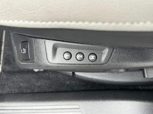 DS DS 7 E-TENSE 225PK ESPRIT DE VOYAGE SOH 99,75% / NAVI / LEDER / CLIMA / FULL-LED / 19" LMV / PANO. DAK... ActivLease financial lease