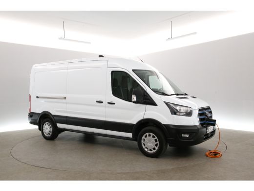 Ford E-Transit L3H2 68 kWh | Snelladen | SOH 93% | Camera | Clima | Cruise | 2xSchuifdeur | 3 Zits | Carplay ActivLease financial lease