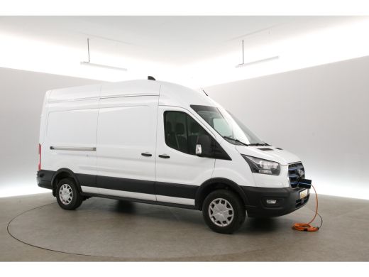 Ford E-Transit L3H3 68 kWh | Snelladen | SOH 96% | Clima | Camera | 3 Zits | Carplay | Cruise | Navi | Parkeersens. ActivLease financial lease