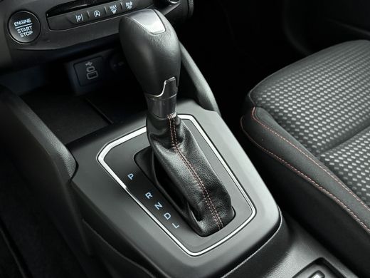 Ford Focus 1.0 EcoBoost Hybrid ST Line | Automaat | 100% Dealer o.h. | Trekhaak | Winter-pack | LED | Apple ... ActivLease financial lease