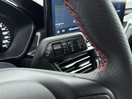 Ford Focus 1.0 EcoBoost Hybrid ST Line | Automaat | 100% Dealer o.h. | Trekhaak | Winter-pack | LED | Apple ... ActivLease financial lease
