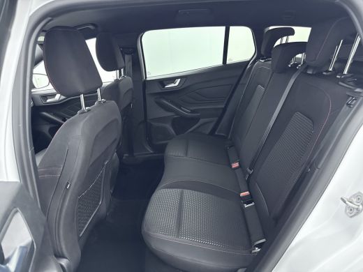 Ford Focus 1.0 EcoBoost Hybrid ST Line | Automaat | 100% Dealer o.h. | Trekhaak | Winter-pack | LED | Apple ... ActivLease financial lease