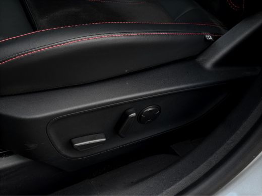 Ford Kuga 2.5 PHEV ST-Line X | Pano | Trekhaak | Adap. Cruise | B&O Audio | Navi ActivLease financial lease