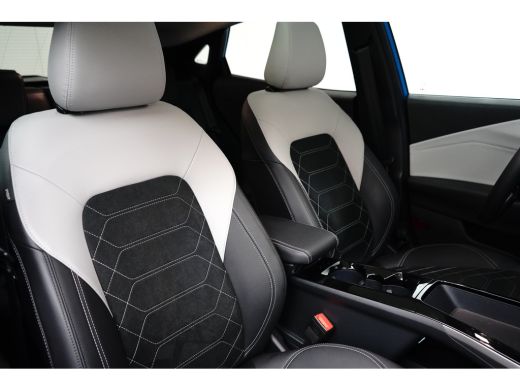 Ford Puma Gen-E Premium 44 kWh | Panoramdak | Leder | Adaptieve cruise | Dodehoek detectie | Apple carplay / andr... ActivLease financial lease