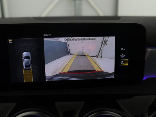 Mercedes-Benz A-Klasse 200 Business Solution AMG | Pano.Dak | Camera | Navigatie | Apple Carplay | LED ActivLease financial lease