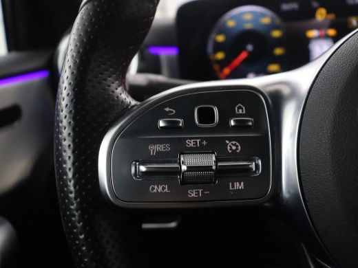 Mercedes-Benz A-Klasse 200 Business Solution AMG | Pano.Dak | Camera | Navigatie | Apple Carplay | LED ActivLease financial lease