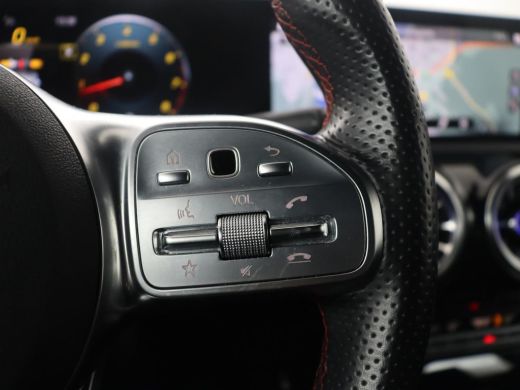 Mercedes-Benz A-Klasse 200 Business Solution AMG | Pano.Dak | Camera | Navigatie | Apple Carplay | LED ActivLease financial lease