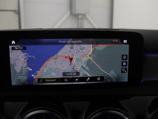 Mercedes-Benz A-Klasse 200 Business Solution AMG | Pano.Dak | Camera | Navigatie | Apple Carplay | LED ActivLease financial lease