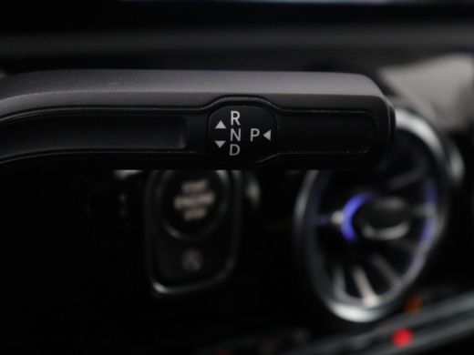 Mercedes-Benz A-Klasse 200 Business Solution AMG | Pano.Dak | Camera | Navigatie | Apple Carplay | LED ActivLease financial lease
