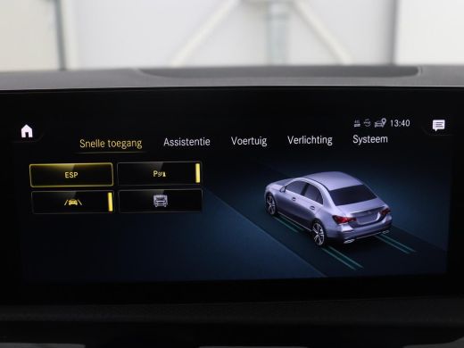 Mercedes-Benz A-Klasse 200 Business Solution AMG | Pano.Dak | Camera | Navigatie | Apple Carplay | LED ActivLease financial lease