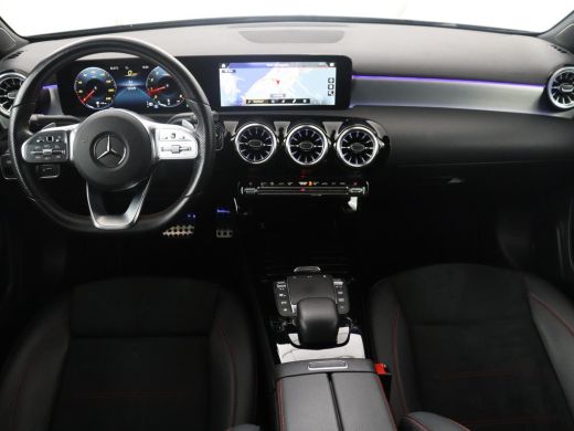 Mercedes-Benz A-Klasse 200 Business Solution AMG | Pano.Dak | Camera | Navigatie | Apple Carplay | LED ActivLease financial lease
