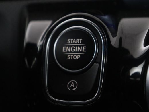Mercedes-Benz A-Klasse 200 Business Solution AMG | Pano.Dak | Camera | Navigatie | Apple Carplay | LED ActivLease financial lease