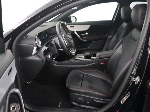 Mercedes-Benz A-Klasse 200 Business Solution AMG | Pano.Dak | Camera | Navigatie | Apple Carplay | LED ActivLease financial lease