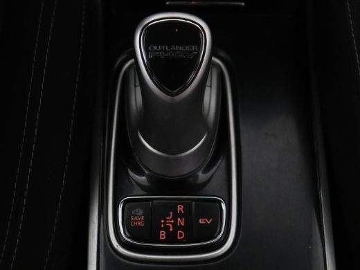 Mitsubishi Outlander 2.4 PHEV Pure | SOH 71% | Camera | Stoelverwarming | Trekhaak | ActivLease financial lease