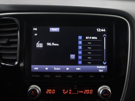 Mitsubishi Outlander 2.4 PHEV Pure | SOH 71% | Camera | Stoelverwarming | Trekhaak | ActivLease financial lease